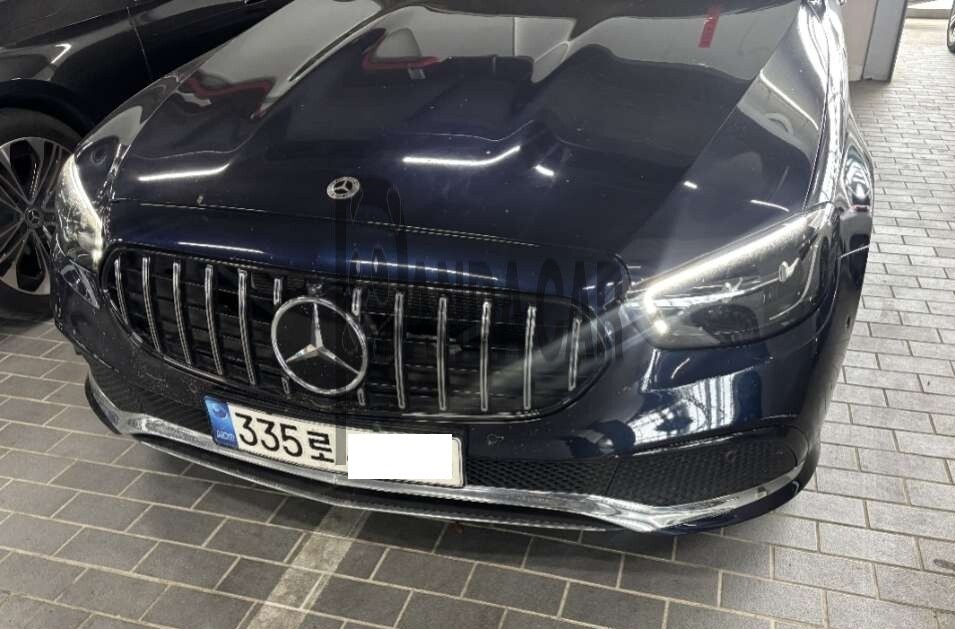 2022 Mercedes-Benz E250, photograph 1