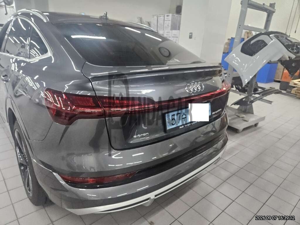 2022 Audi e-tron Sportback 55 quattro, photograph 4