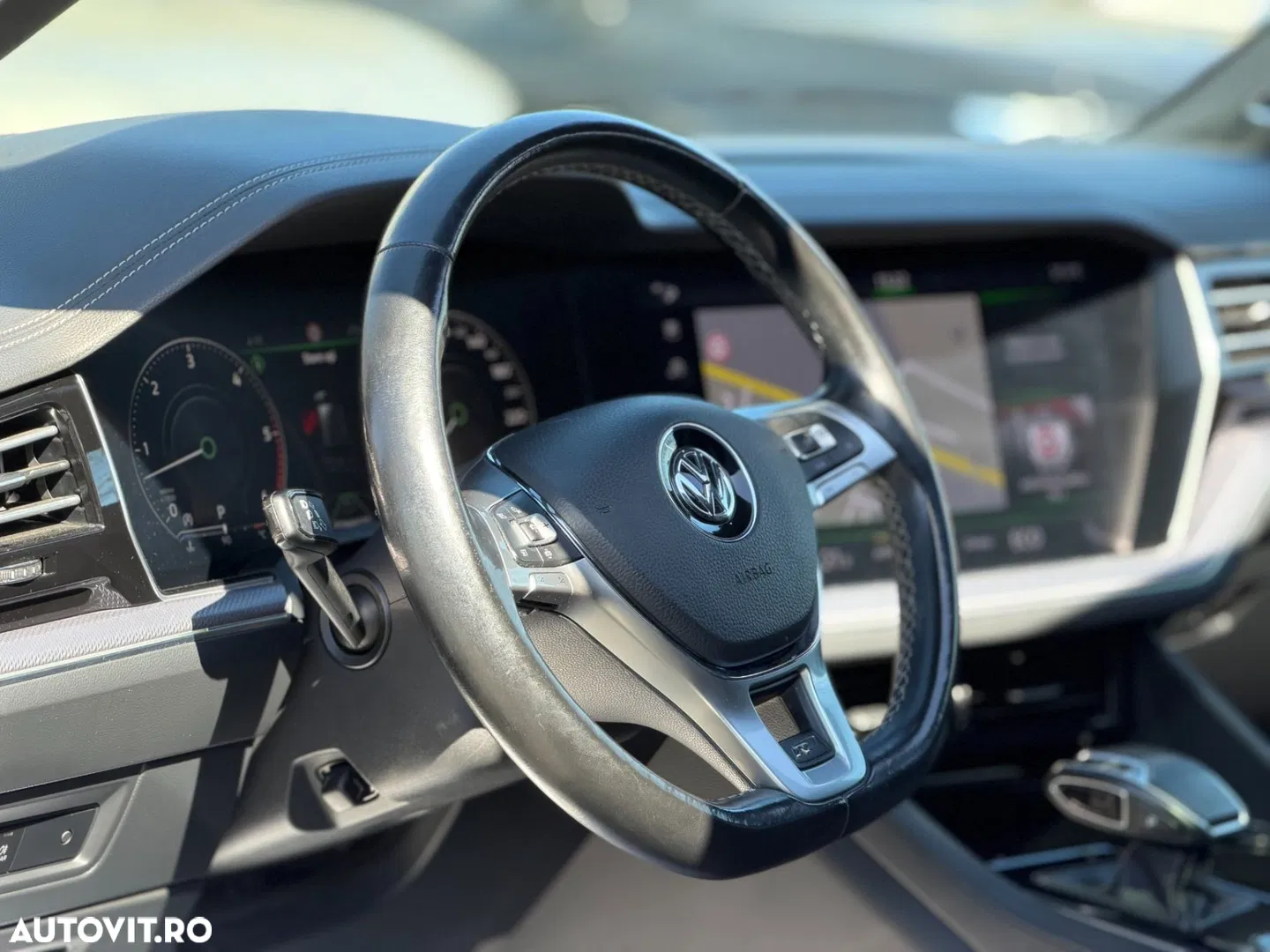 2019 Volkswagen Touareg V6 TDI 4MOTION R-Line, photograph 10