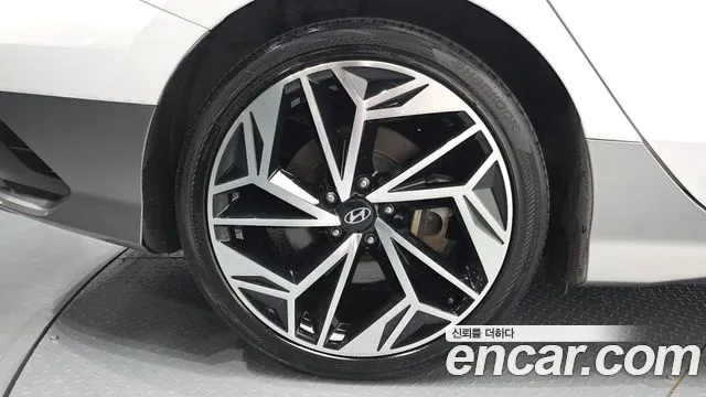 Hyundai Ioniq6 Long Range — photo 1 of 32