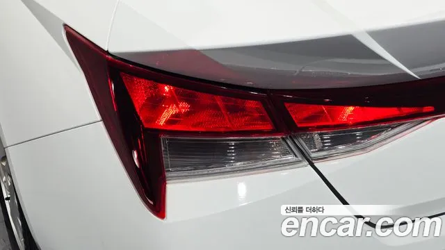 Hyundai AVANTE 1.6 — photo 1 of 30