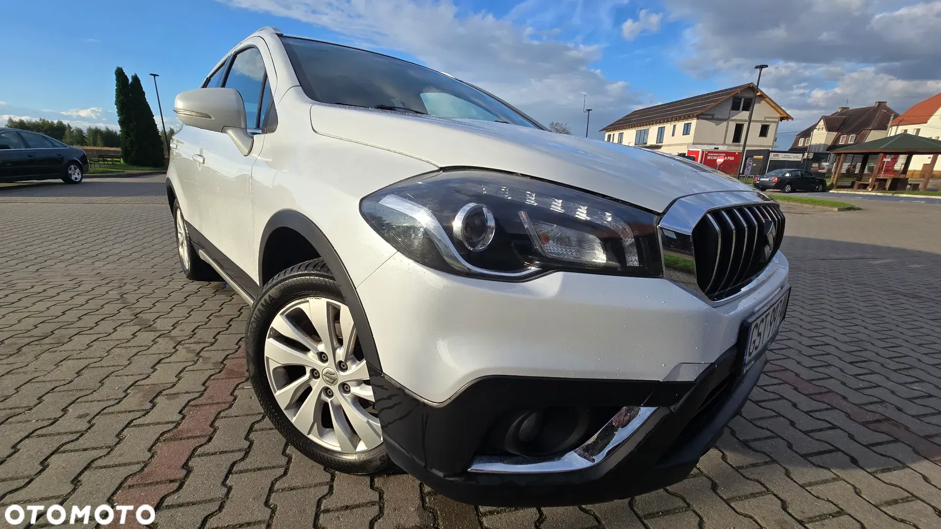 Suzuki SX4 — photo 1 of 13
