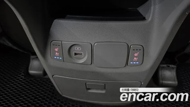 Kia Canival 9-Seater Prstige — photo 1 of 30