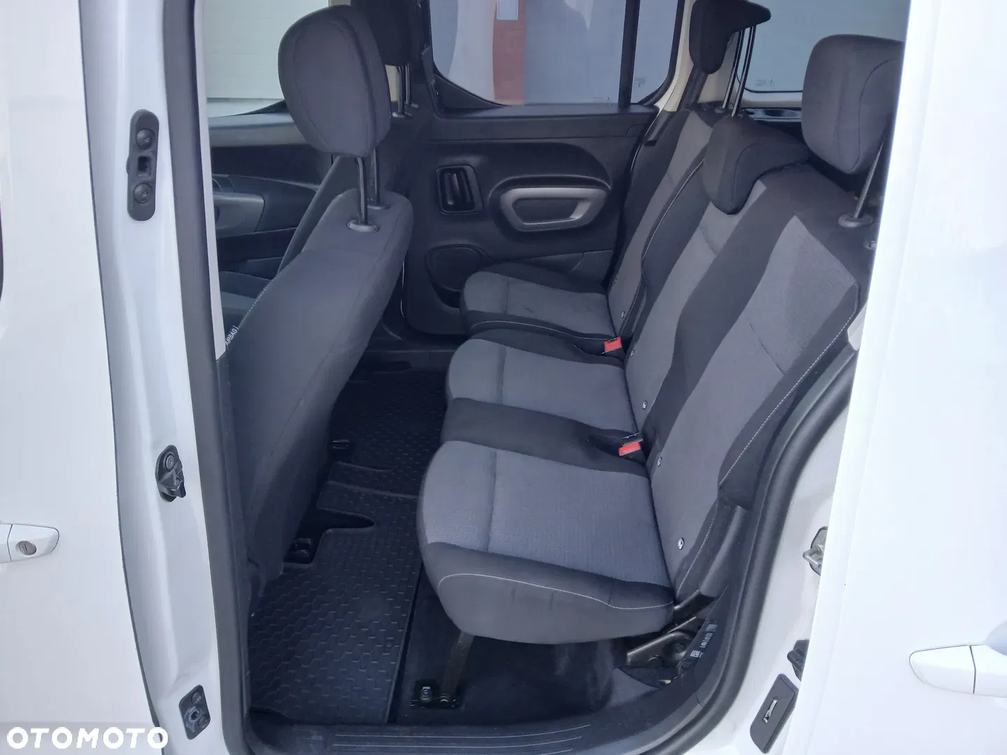 2020 Toyota Proace City Verso Long 1.5 D-4D Business, photograph 6