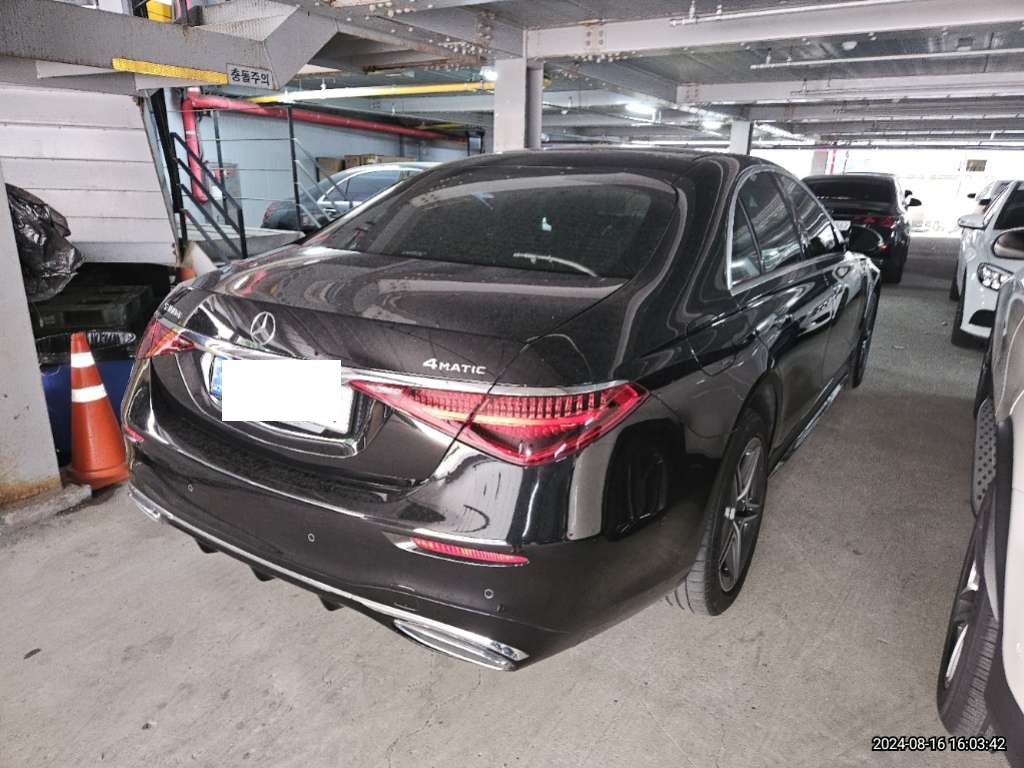 2022 Mercedes-Benz S400 d 4MATIC, photograph 2