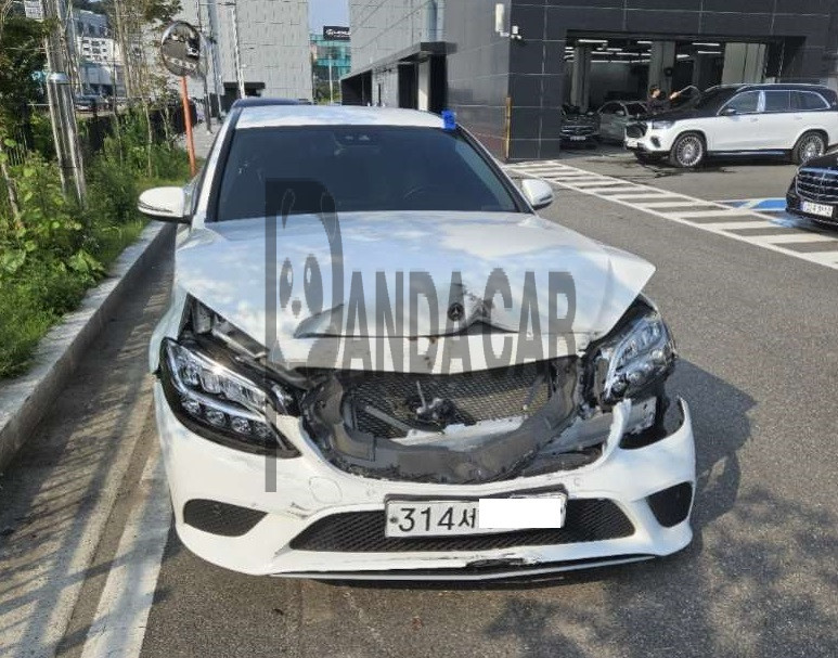 2019 Mercedes-Benz Benz C 200, photograph 1