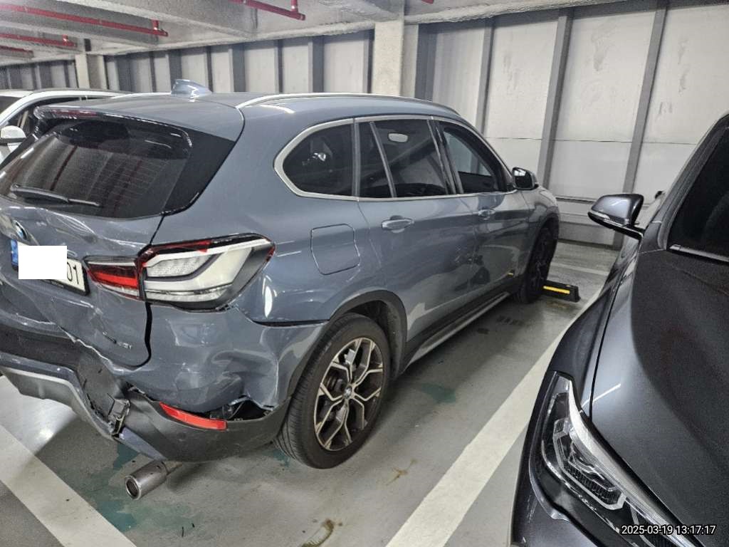 2022 BMW X1 xDrive20i, photograph 4