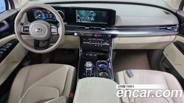 Kia Canival Diesel 9-Seater Hi-Limousine — photo 1 of 20