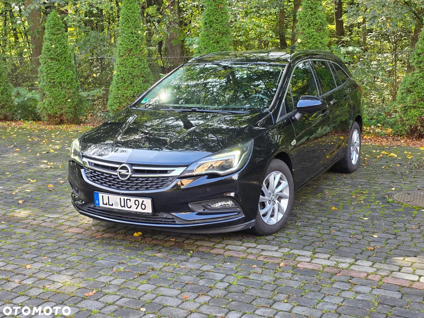 2017 Opel Astra 1.6 CDTI DPF ecoFLEX Start/Stop Exklusiv, photograph 1