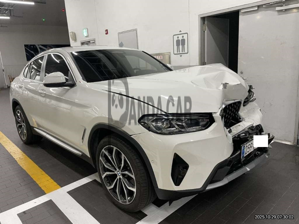 2025 BMW X4 xDrive20i, photograph 5
