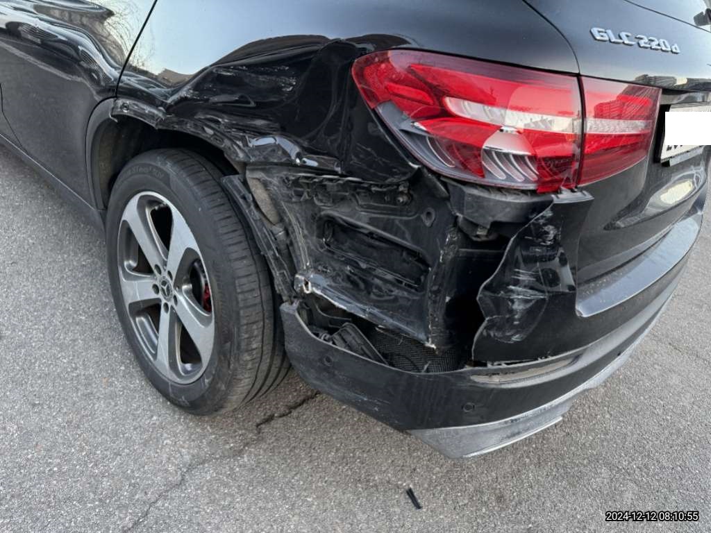 2017 Mercedes-Benz GLC220 d 4Matic, photograph 3