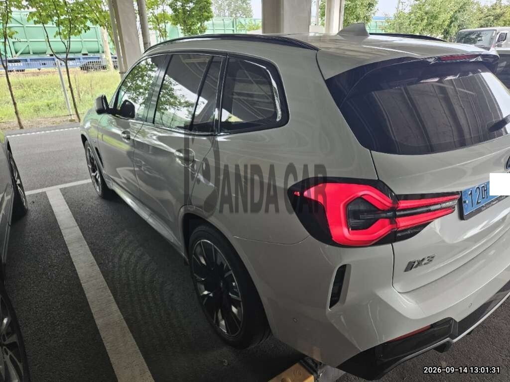 2024 BMW iX3 M Sport, photograph 3