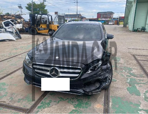 2017 Mercedes-Benz E300, photograph 1