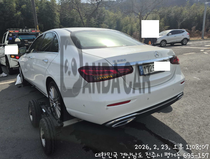 2022 Mercedes-Benz E250, photograph 4