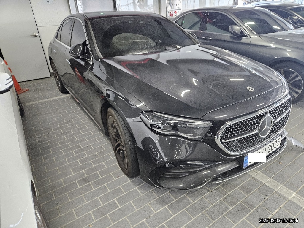 2024 Mercedes-Benz E 300 4MATIC, photograph 2