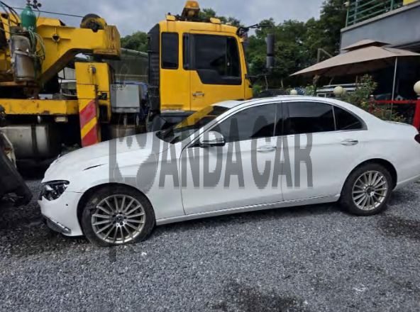 2023 Mercedes-Benz E220 d 4MATIC, photograph 4