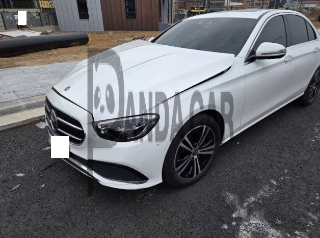2021 Mercedes-Benz E250, photograph 4