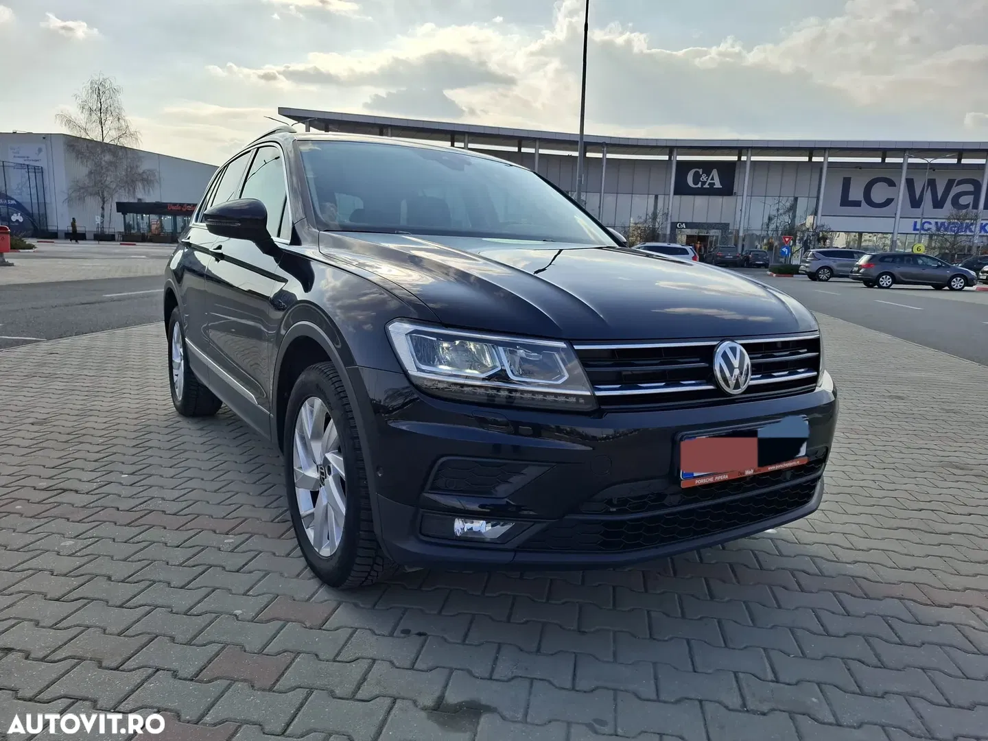 2018 Volkswagen Tiguan 2.0 TDI DPF DSG 4Mot Comfortline, photograph 2