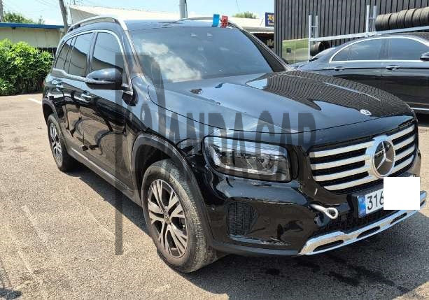 2024 Mercedes-Benz GLB200 d, photograph 5