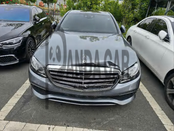 2019 Mercedes-Benz E300, photograph 1