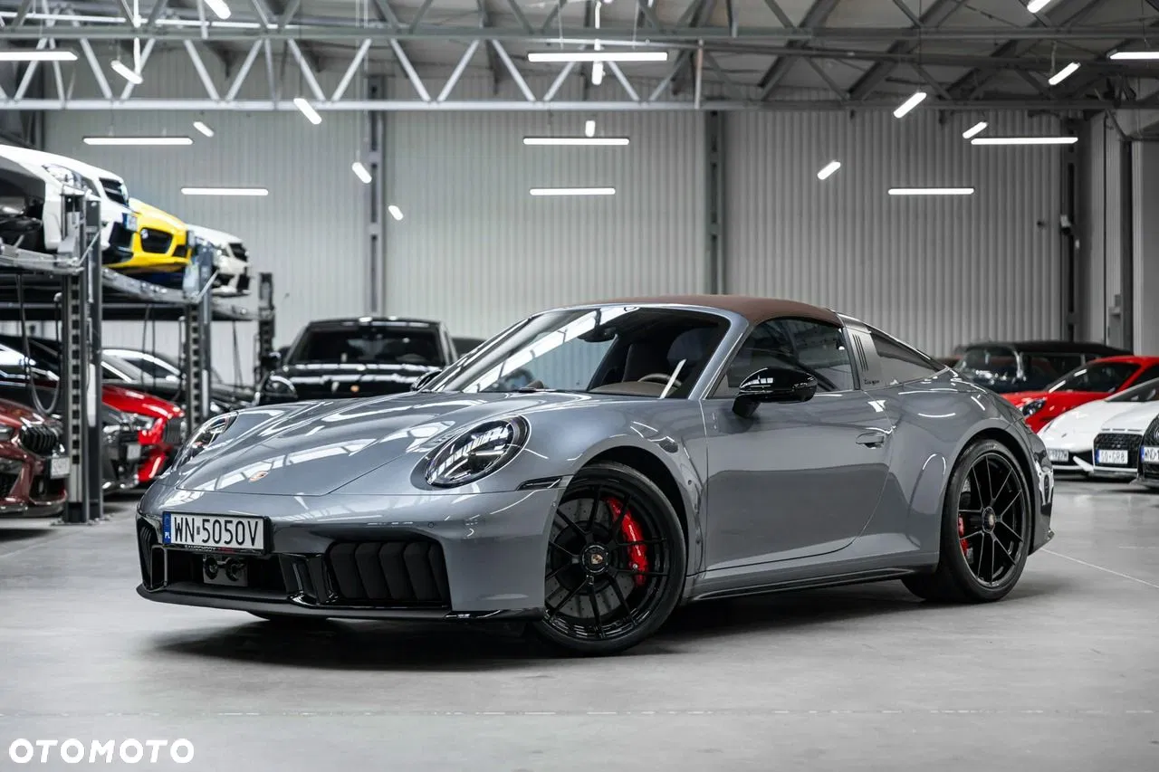 2025 Porsche 911 Targa 4 GTS PDK, photograph 1