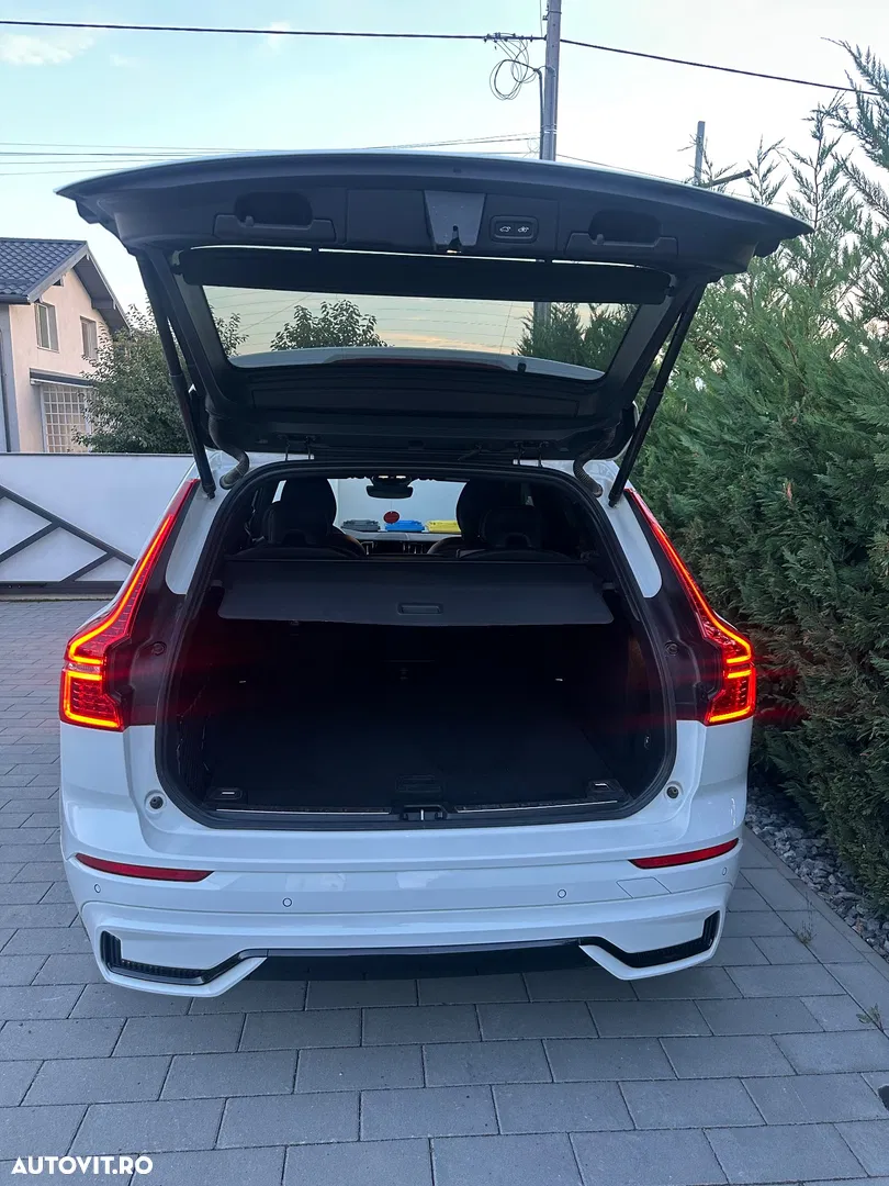 2022 Volvo XC 60 B4 MHEV AWD R-Design, photograph 8