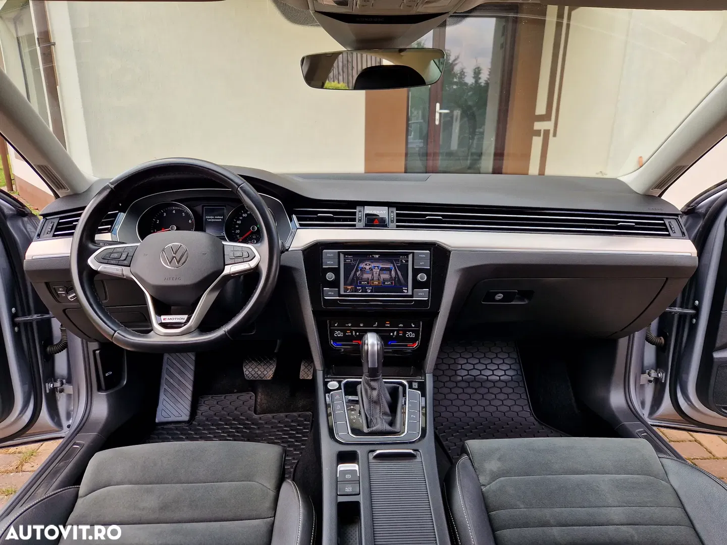 2021 Volkswagen Passat, photograph 4