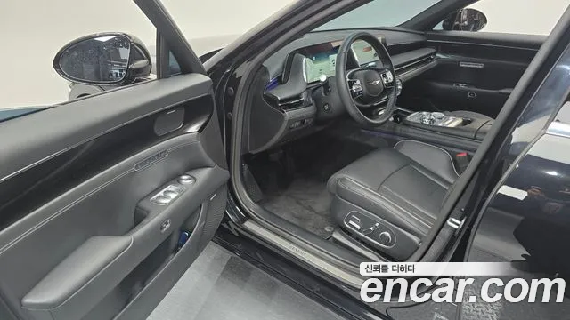 Genesis G90 Gasoline 3.5 Turbo AWD — photo 1 of 20