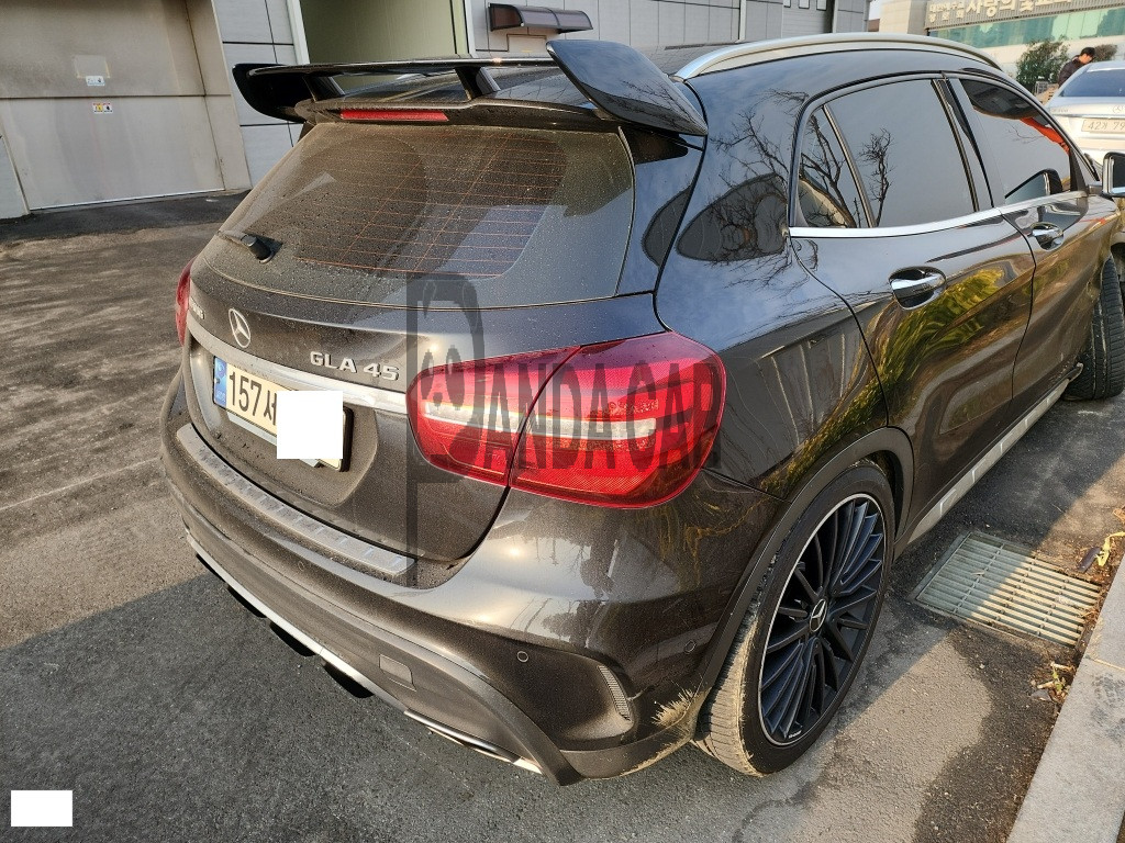 2019 Mercedes-AMG GLA45 4Matic, photograph 3