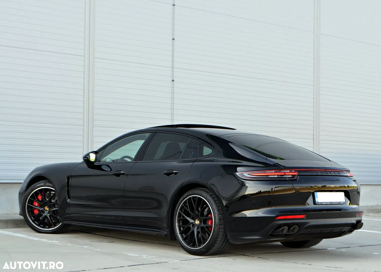 2019 Porsche Panamera GTS, photograph 4