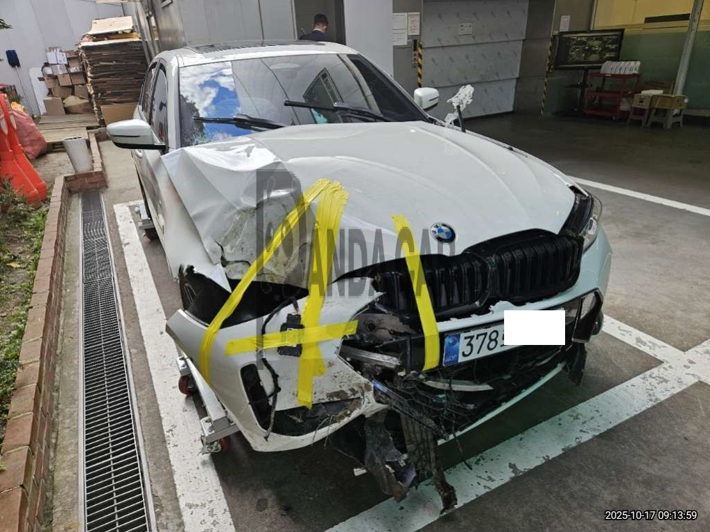 2025 BMW 320i, photograph 4