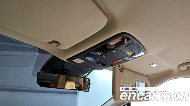 Kia Canival Diesel 9-Seater Prestige — photo 1 of 20