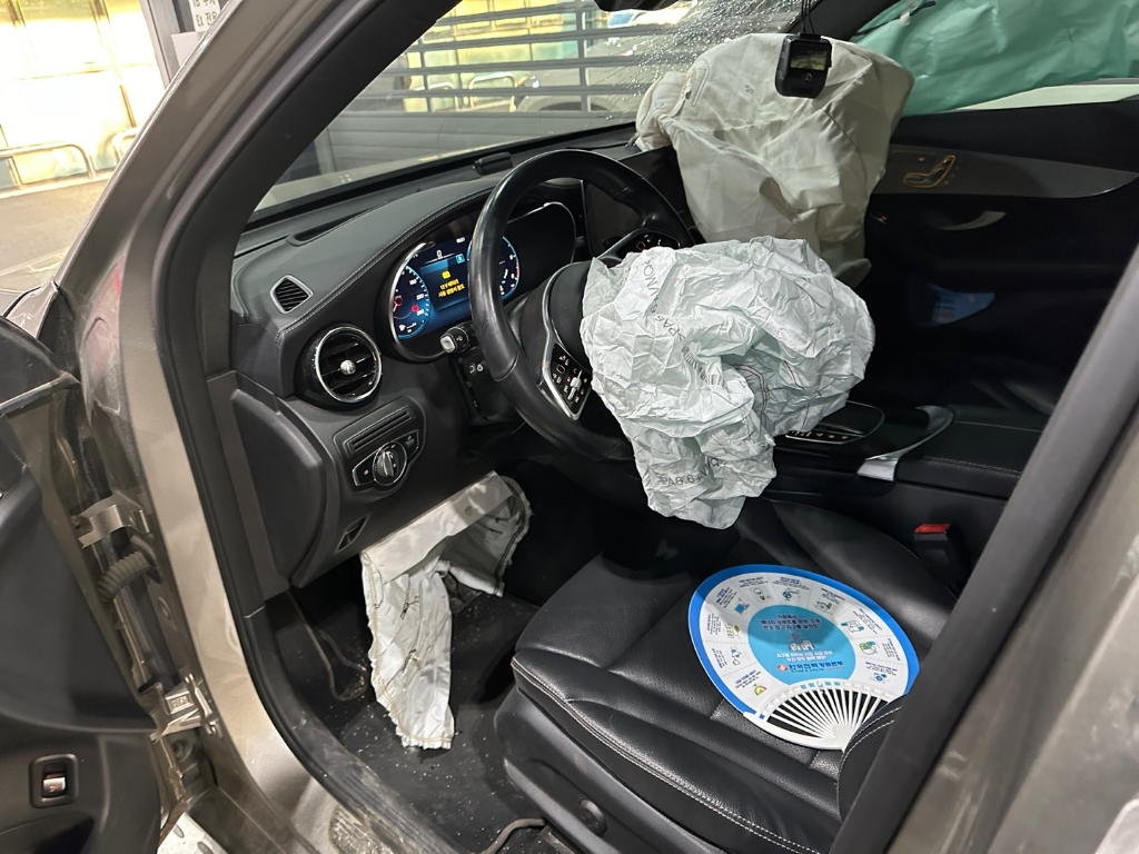 2022 Mercedes-Benz GLC220 d 4MATIC, photograph 2