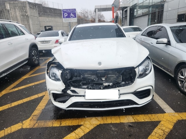 2019 Mercedes-AMG GLC 63 S 4MATIC Coupe, photograph 1