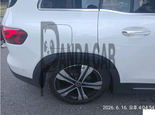 2022 Mercedes-Benz EQB300 4MATIC, photograph 1