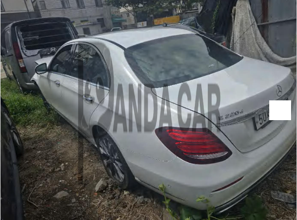 2018 Mercedes-Benz E220 d 4Matic, photograph 3