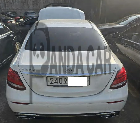 2020 Mercedes-Benz E220 d, photograph 1