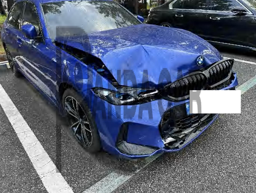 2023 BMW 330e, photograph 4