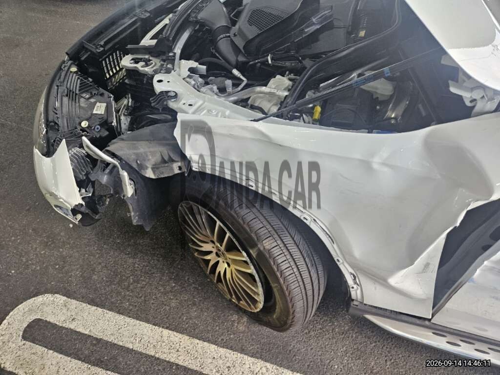 2025 Mercedes-Benz GLC300 4MATIC, photograph 4