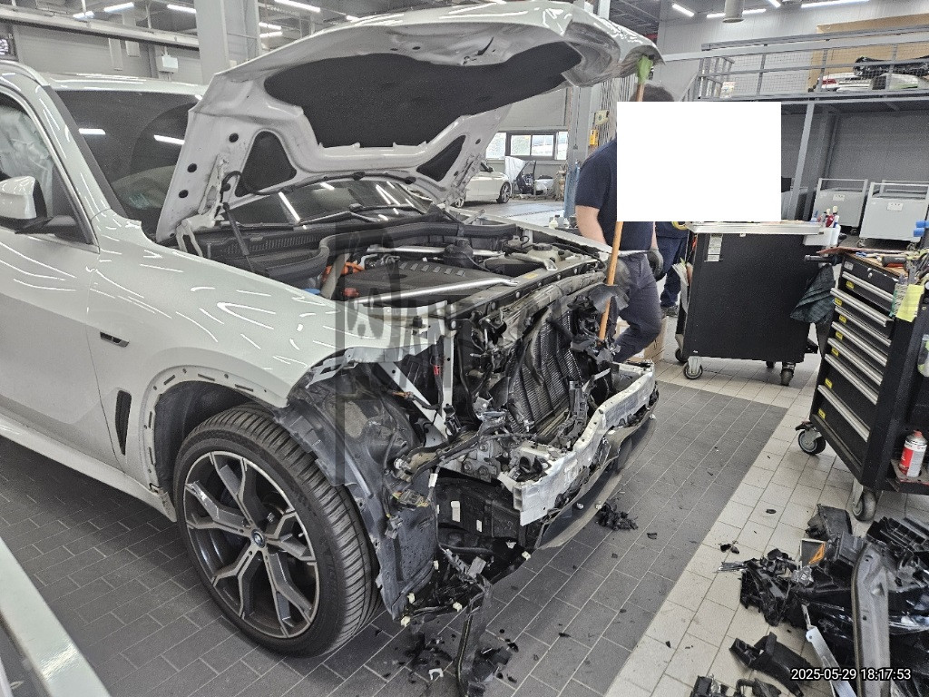 2023 BMW X5 xDrive45e iPerformance, photograph 2
