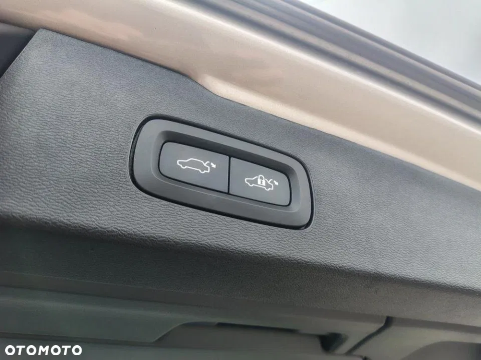 2023 Volvo V60, photograph 12