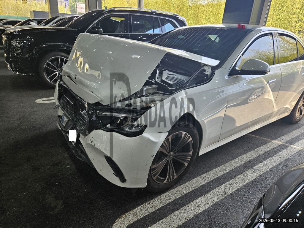 2025 Mercedes-Benz E 200, photograph 4