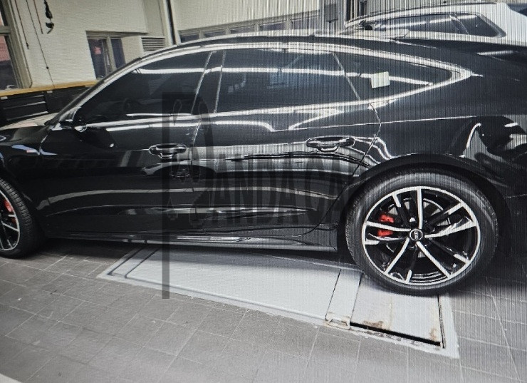 2021 Audi A7 55 TFSI quattro, photograph 2