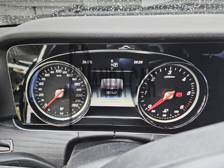 2018 Mercedes-Benz E220 d, photograph 2