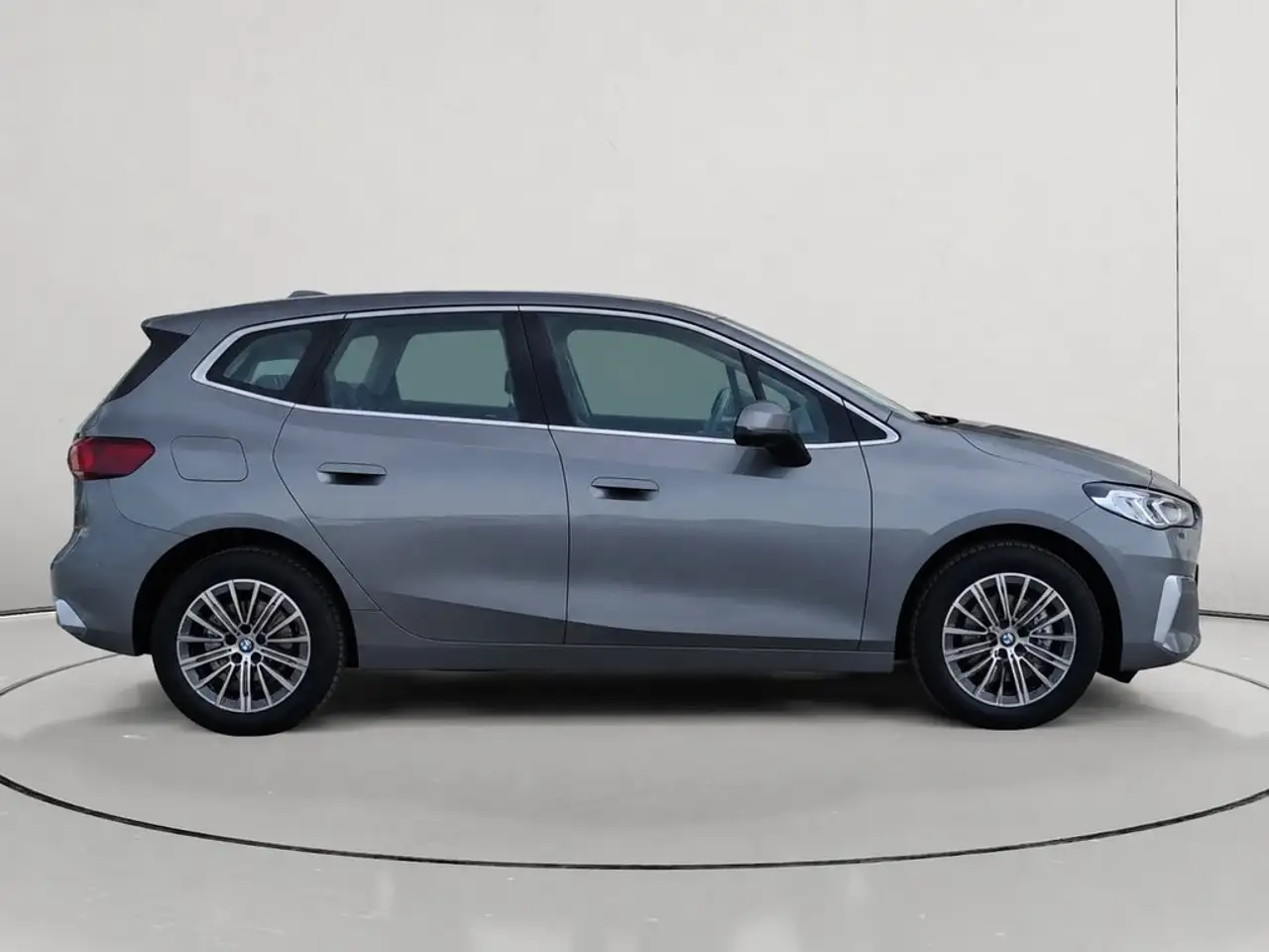 2023 BMW 218 218iA Active Tourer 100kW, photograph 2