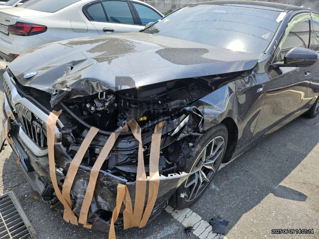 2025 BMW i5 eDrive40, photograph 3
