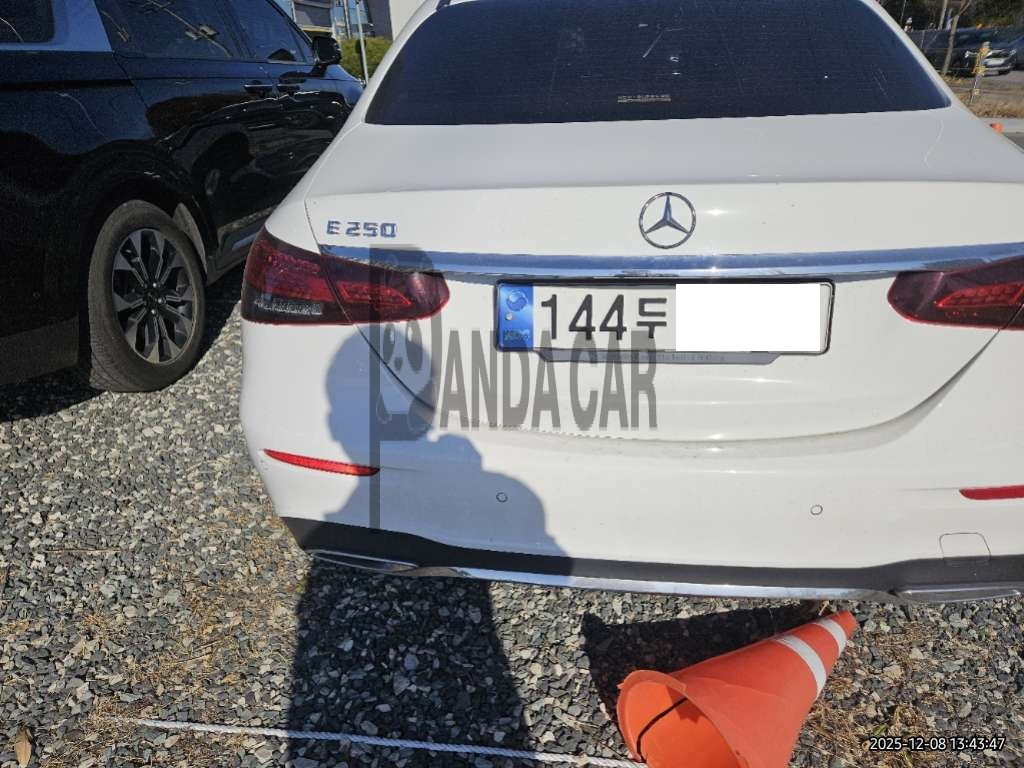 2023 Mercedes-Benz E250, photograph 4