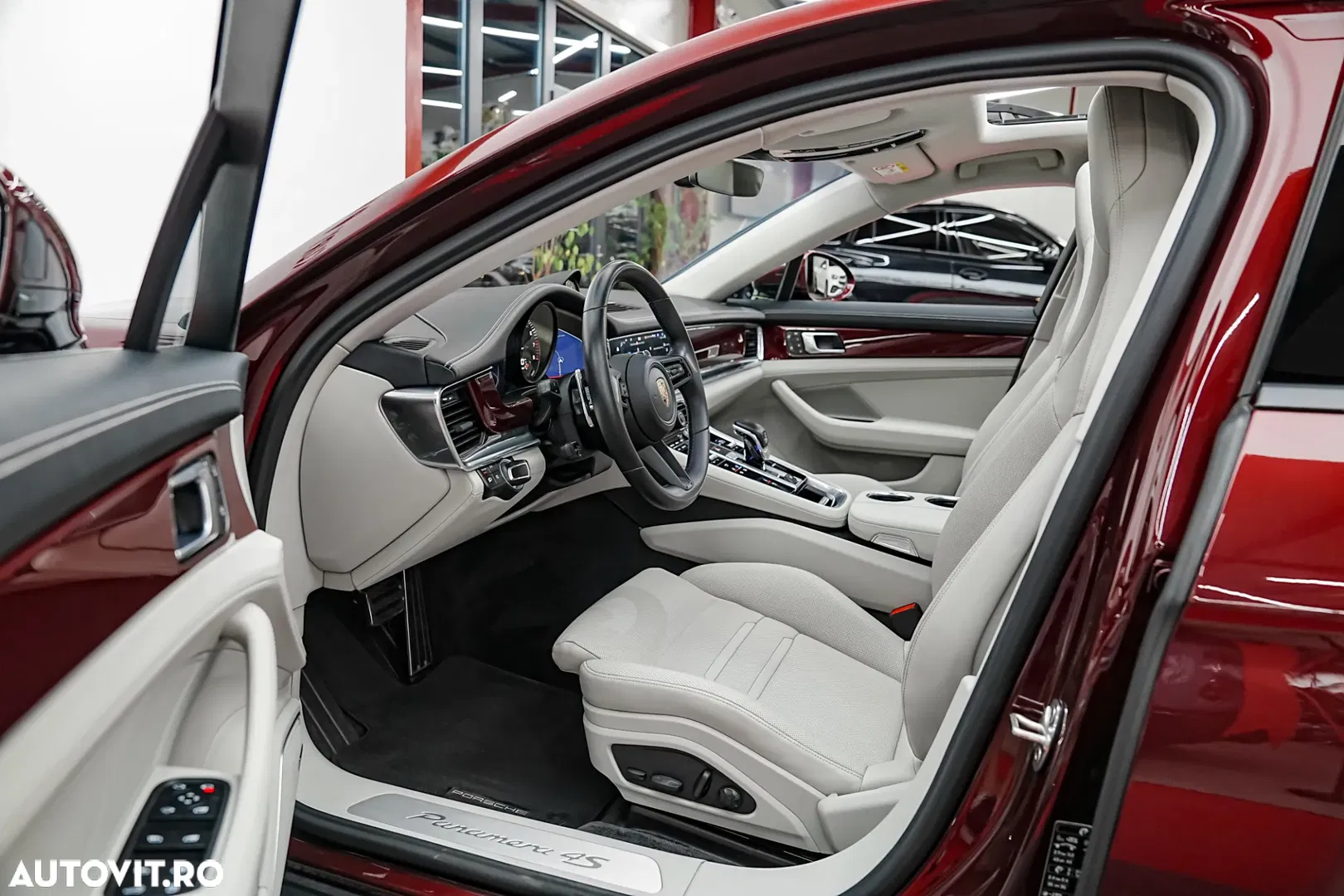 2022 Porsche Panamera 4S E-Hybrid, photograph 4