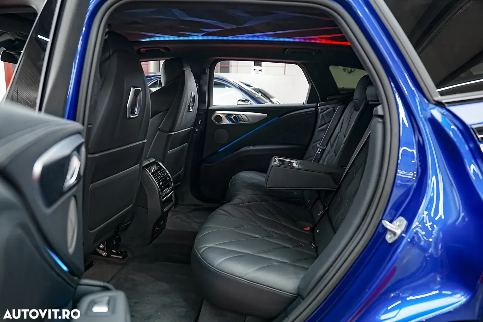 2025 BMW XM, photograph 6