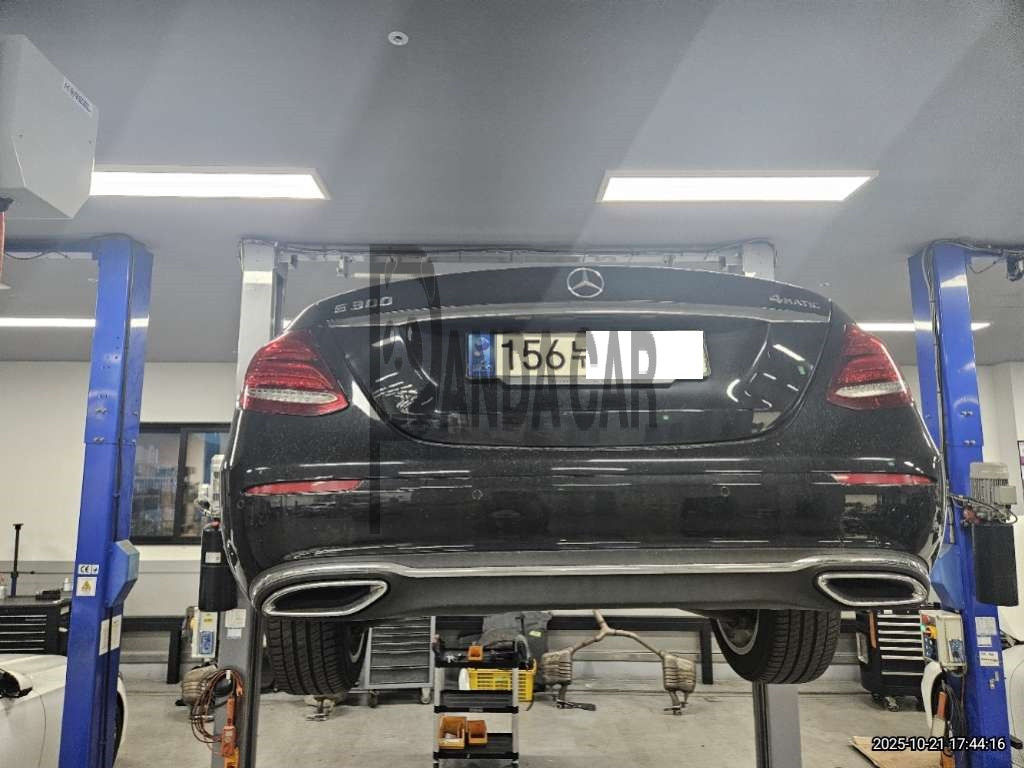 2020 Mercedes-Benz E 300 4MATIC, photograph 1